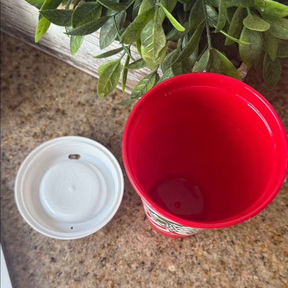 STARBUCKS | Reusable Red and White Holiday Cup 2024 - Picture 4 of 6